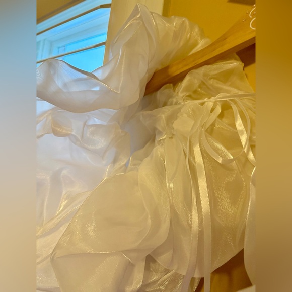 BNIP One Pair Add on Shiny Organza Puff Sleeves -Hook and loop to secure - Picture 3 of 8